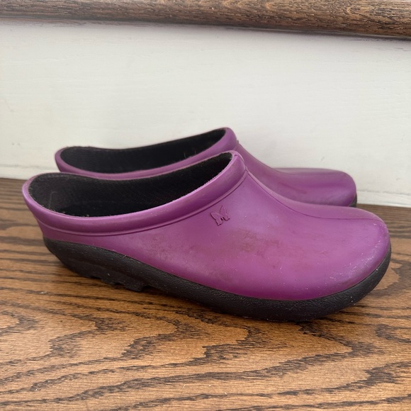 Turf king garden clogs, size 7 - Picture 3 of 6